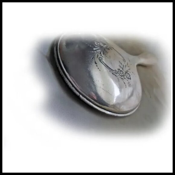 Antique Art Nouveau Hand Mirror, Warranted Quadruple Plated Silver - Picture 9 of 15